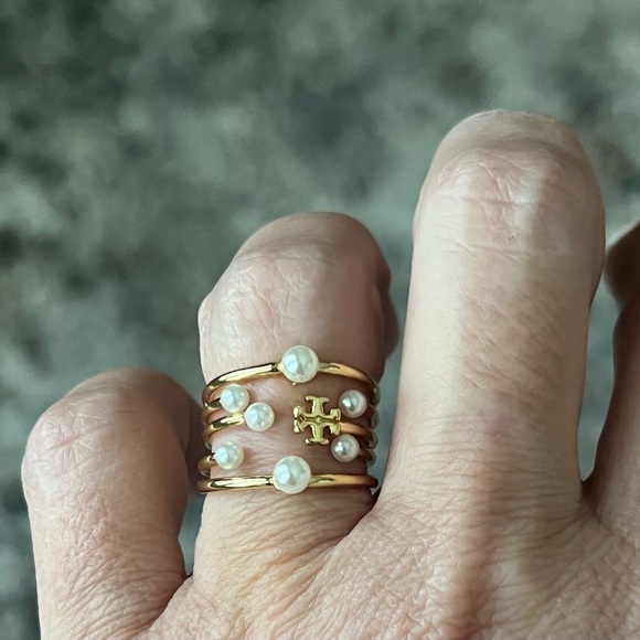 Tory Burch Kira pearl ring - size 7 - Picture 2 of 3